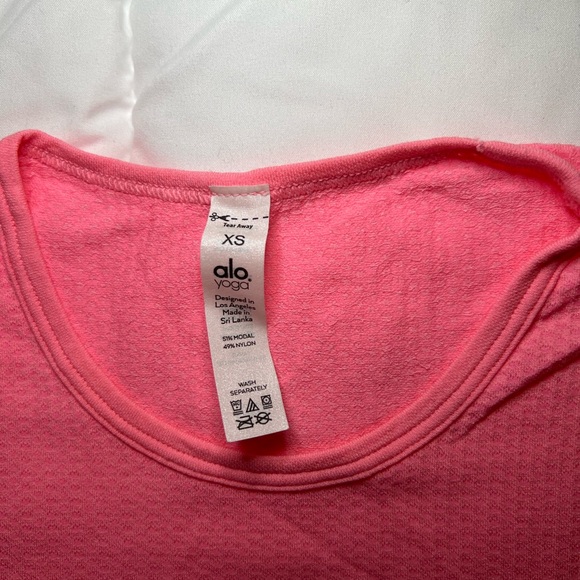 Alo Workout Tee - Picture 3 of 8